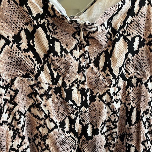 Express Midi Dress - Picture 7 of 8